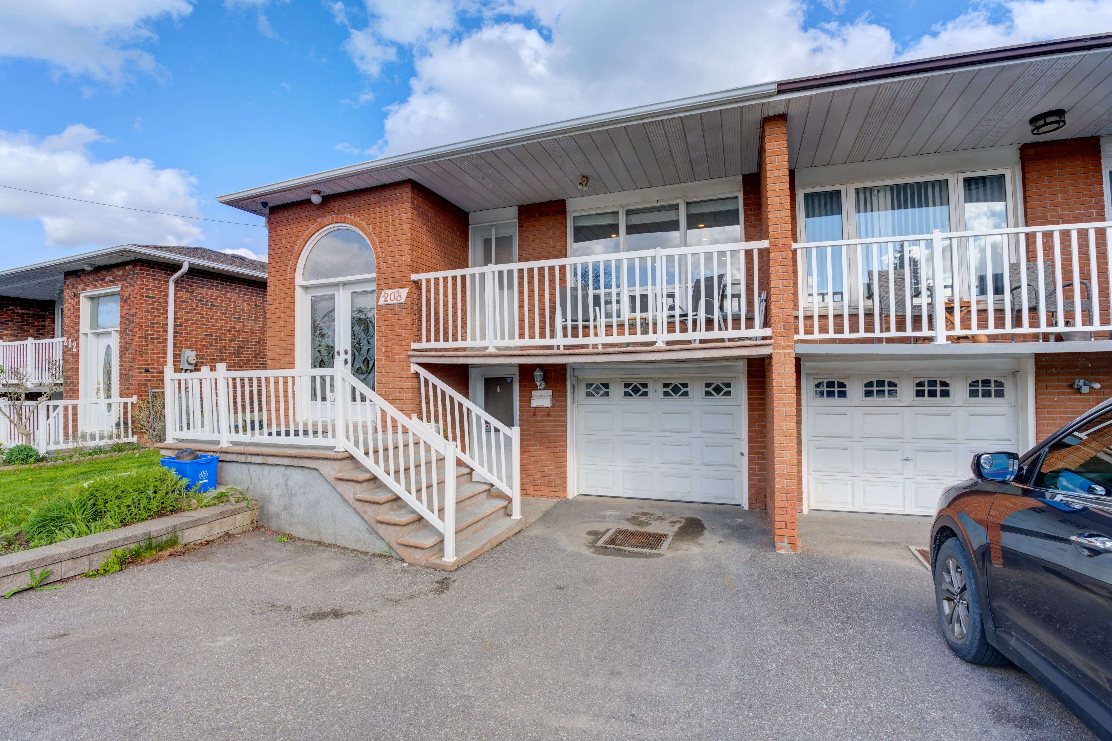 Mississauga, ON L4Z 1J9,208 Meadows BLVD