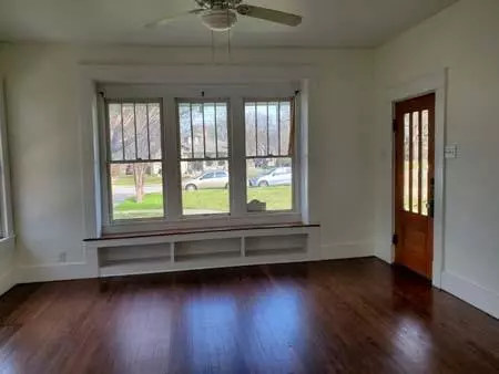 Denton, TX 76201,921 W Oak Street