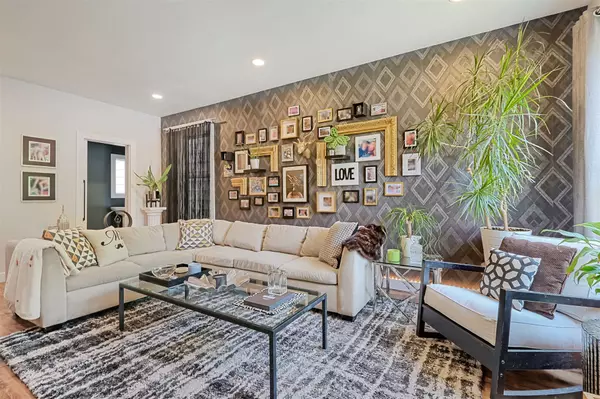 Toronto E06, ON M1L 2X6,71 Madelaine AVE