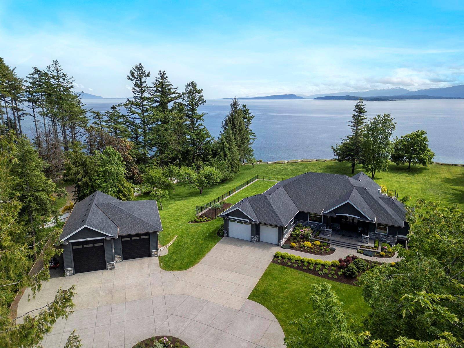 Comox, BC V9M 3W2,955 Balmoral Rd
