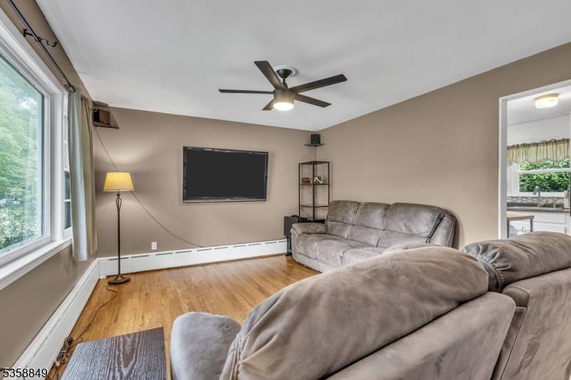 Hopatcong Boro, NJ 07843,10 Dale Trl