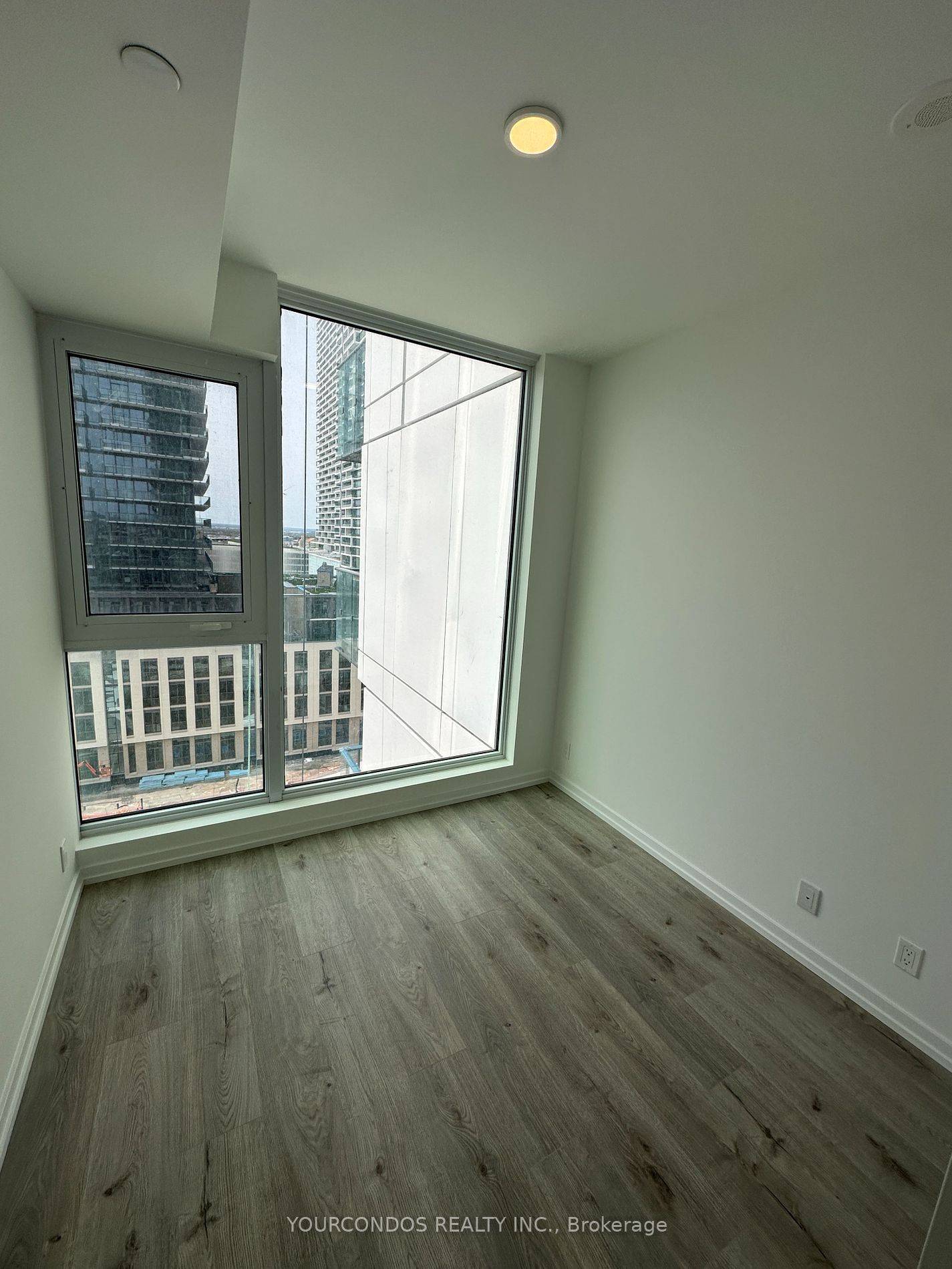 Vaughan, ON L4K 0K9,7890 Jane ST #1002
