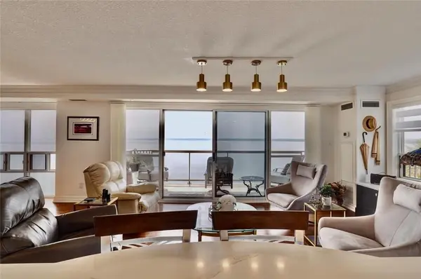 Burlington, ON L7R 4J9,2210 Lakeshore RD N #803