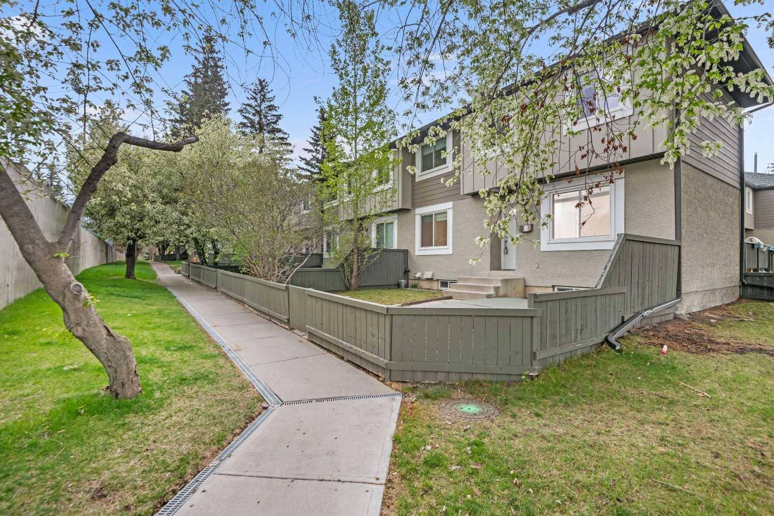 Calgary, AB T3A 2E4,4936 Dalton DR Northwest #63