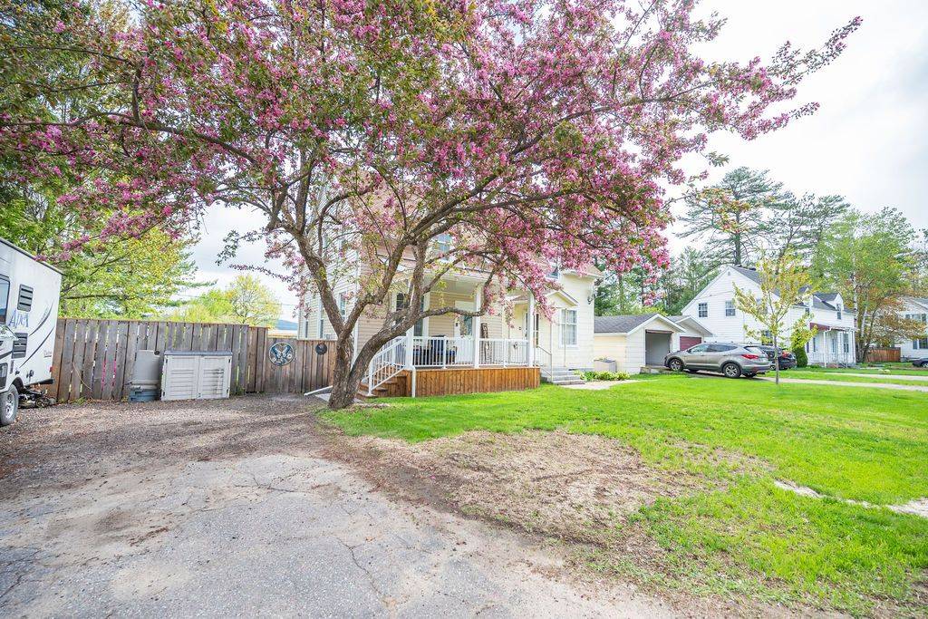 Deep River, ON K0J 1P0,10 Wolfe AVE