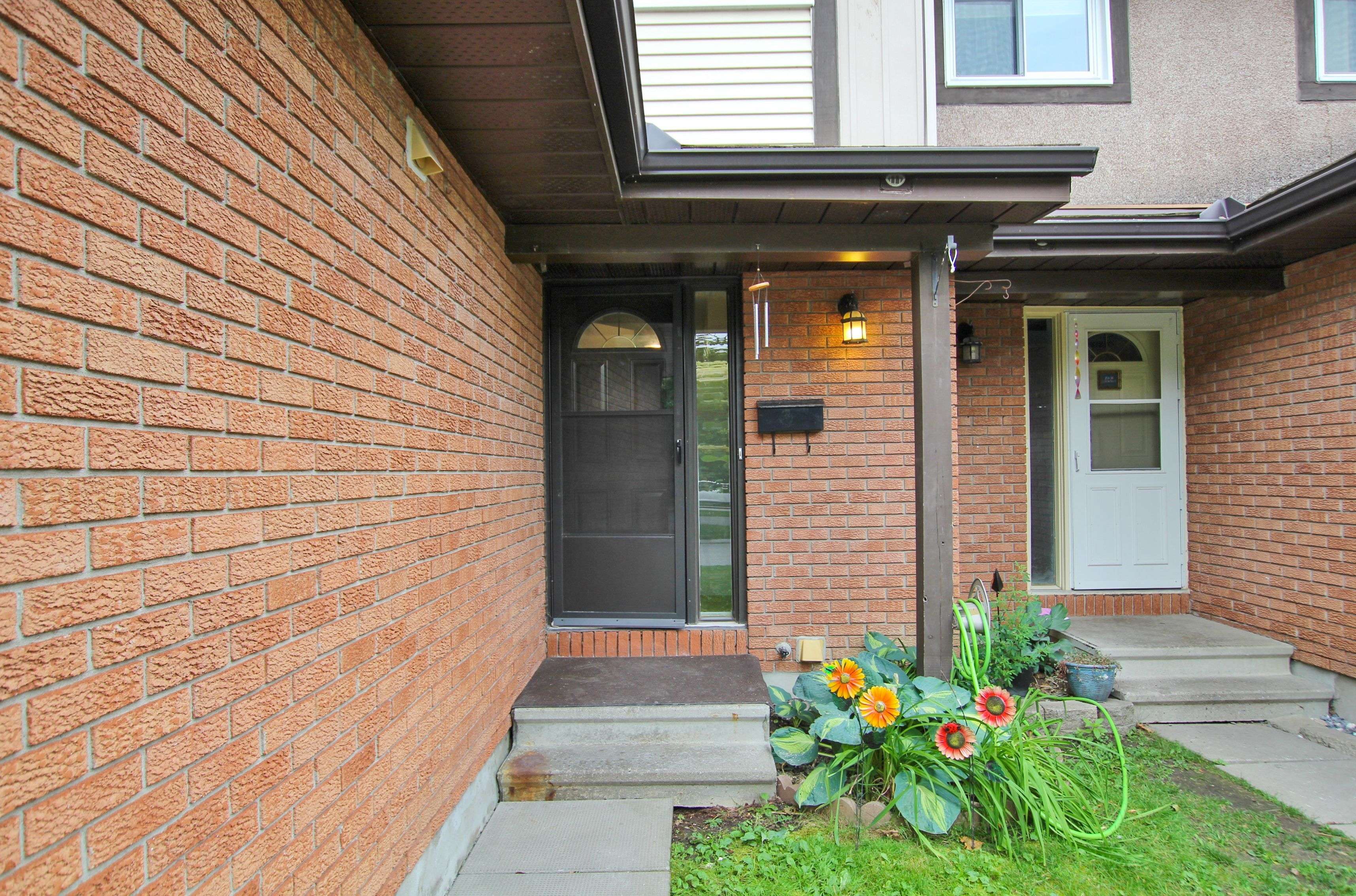 Kanata, ON K2L 3C9,75 CLARKSON CRES