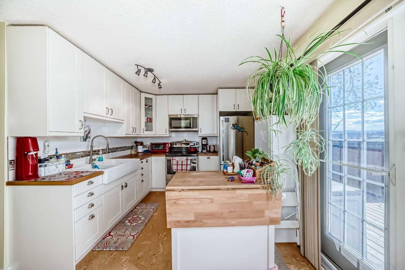 Cochrane, AB T4C 1B9,800 Bowcroft PL #1