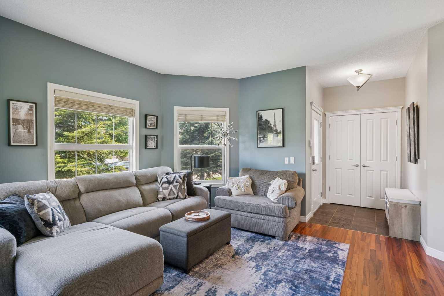 Okotoks, AB T1S 2M3,117 Drake Landing CT