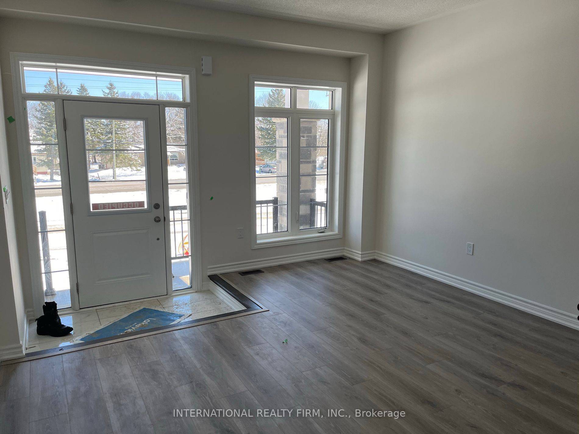 East Gwillimbury, ON L0G 1R0,84 Kenneth Rogers CRES