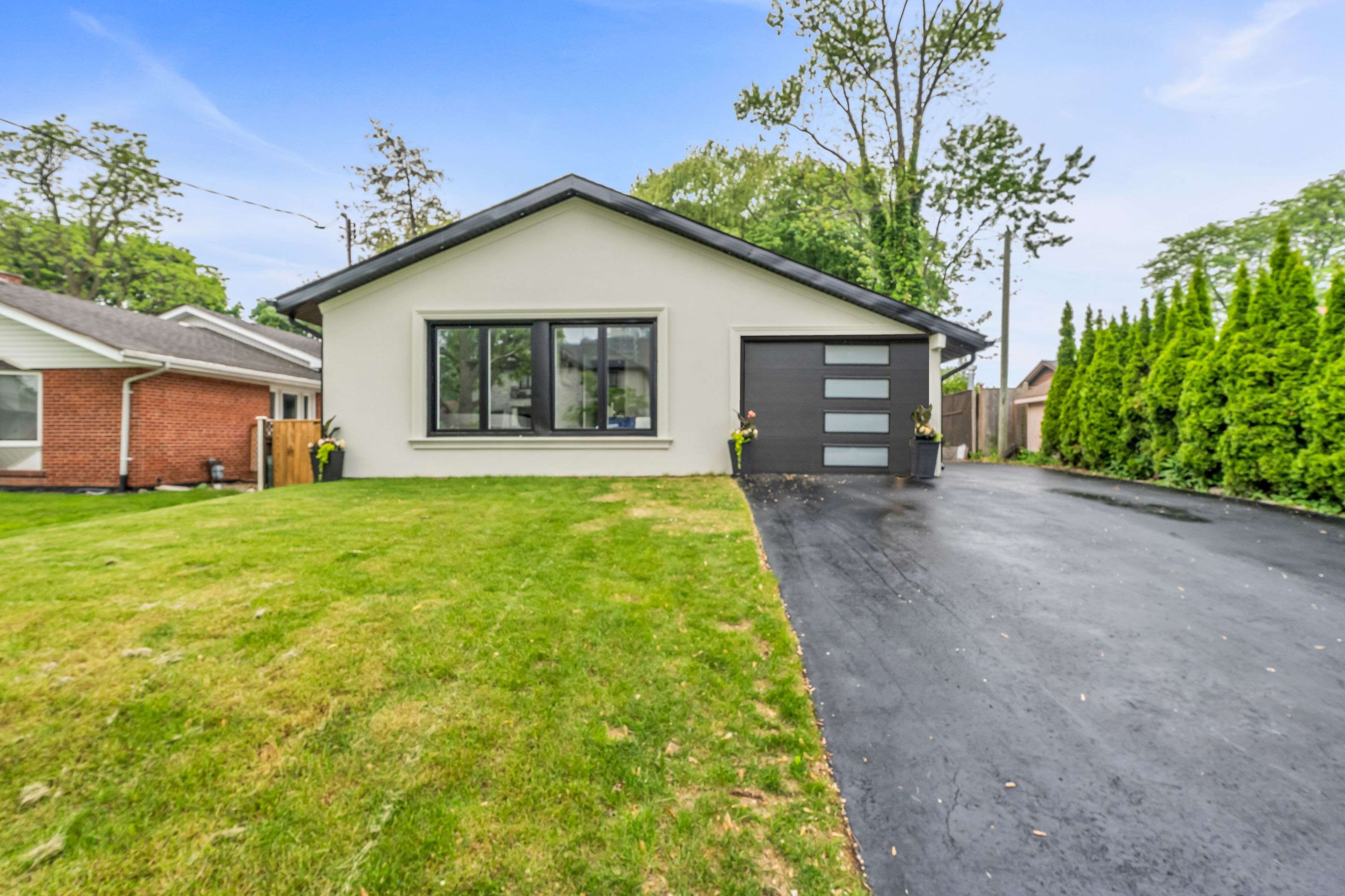 46 Rossburn DR, Toronto W08, ON M9C 2P8