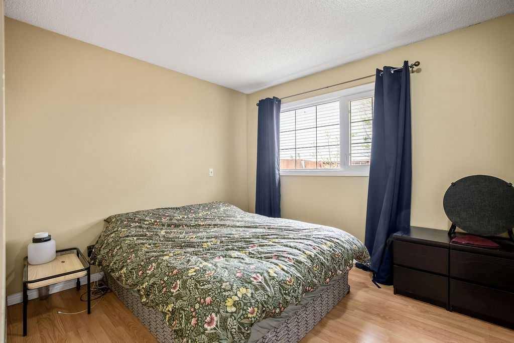Calgary, AB T3J1N2,31 Castleglen CRES Northeast
