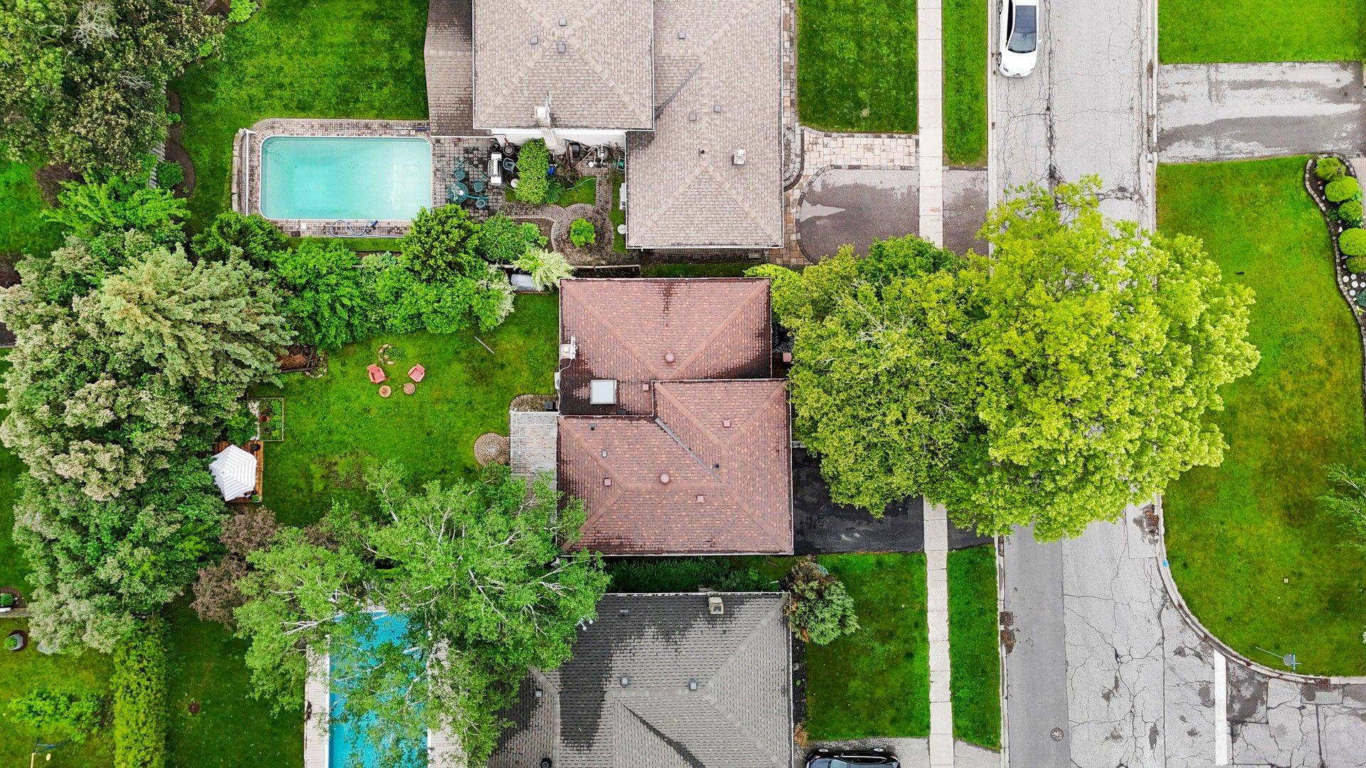Newmarket, ON L3Y 1C3,329 Towercrest DR
