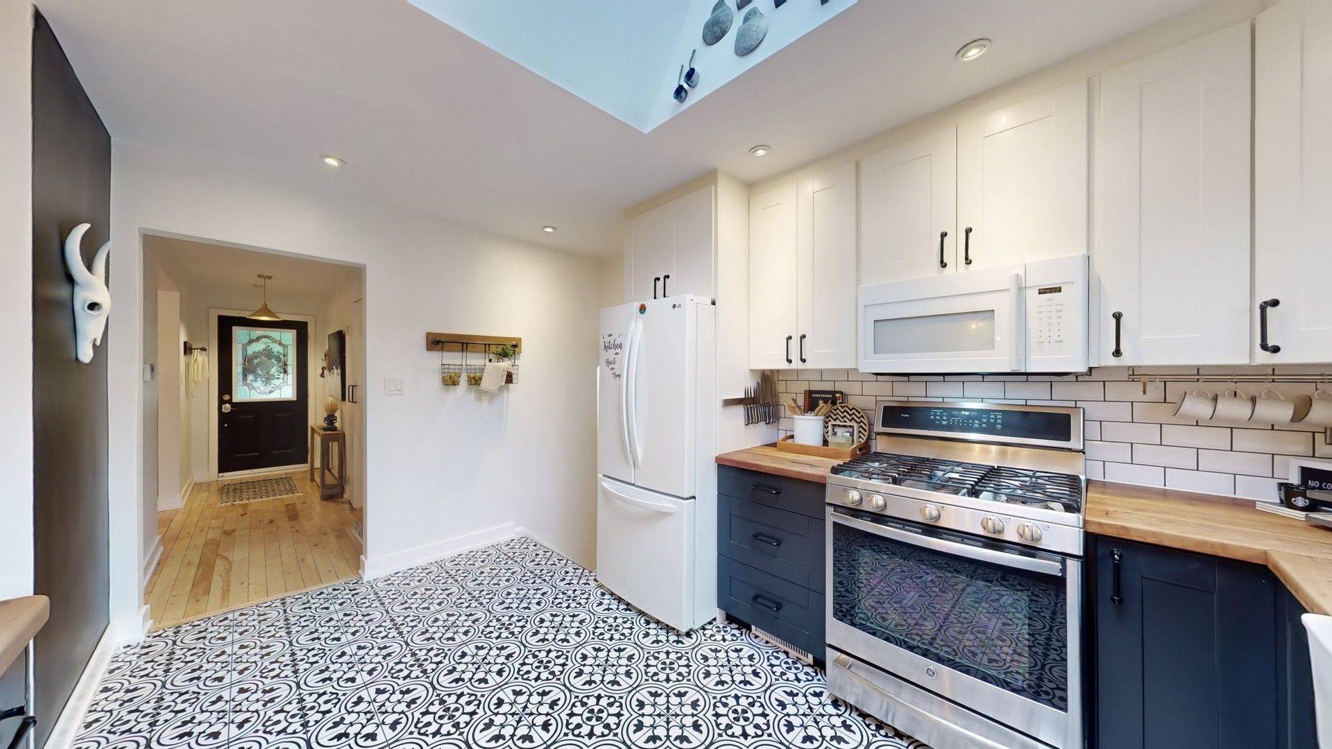 Newmarket, ON L3Y 1C3,329 Towercrest DR