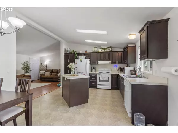 Molalla, OR 97038,15682 S FAWN VIEW WAY