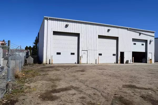 Red Deer, AB T4P 2V5,8121 49 Avenue Close #3