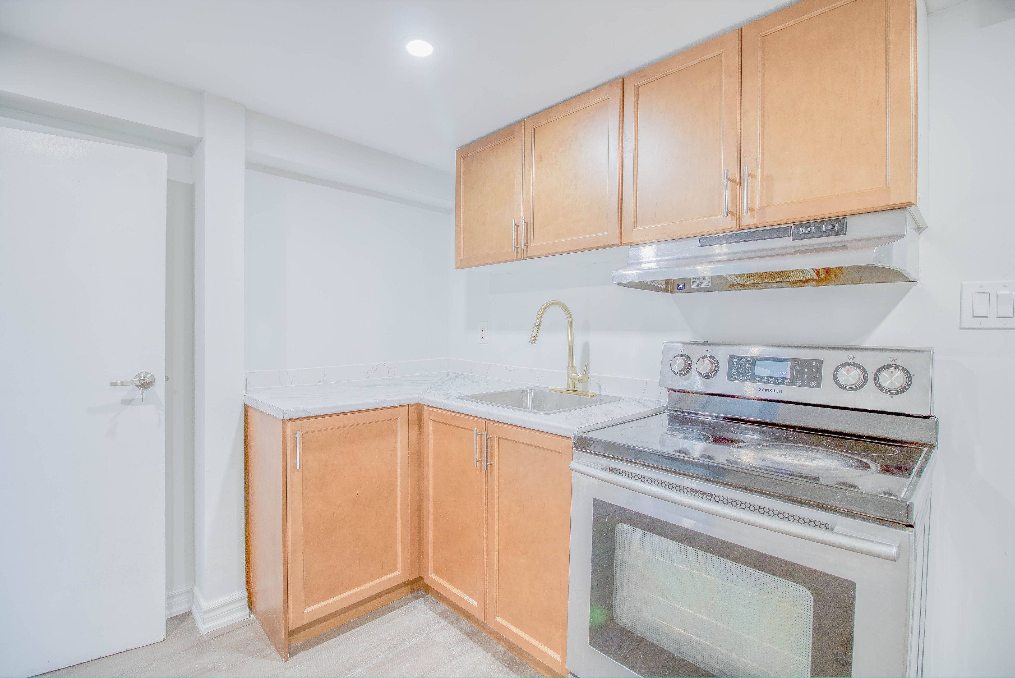 Aurora, ON L4G 2B4,65 Davis RD #Basement #1