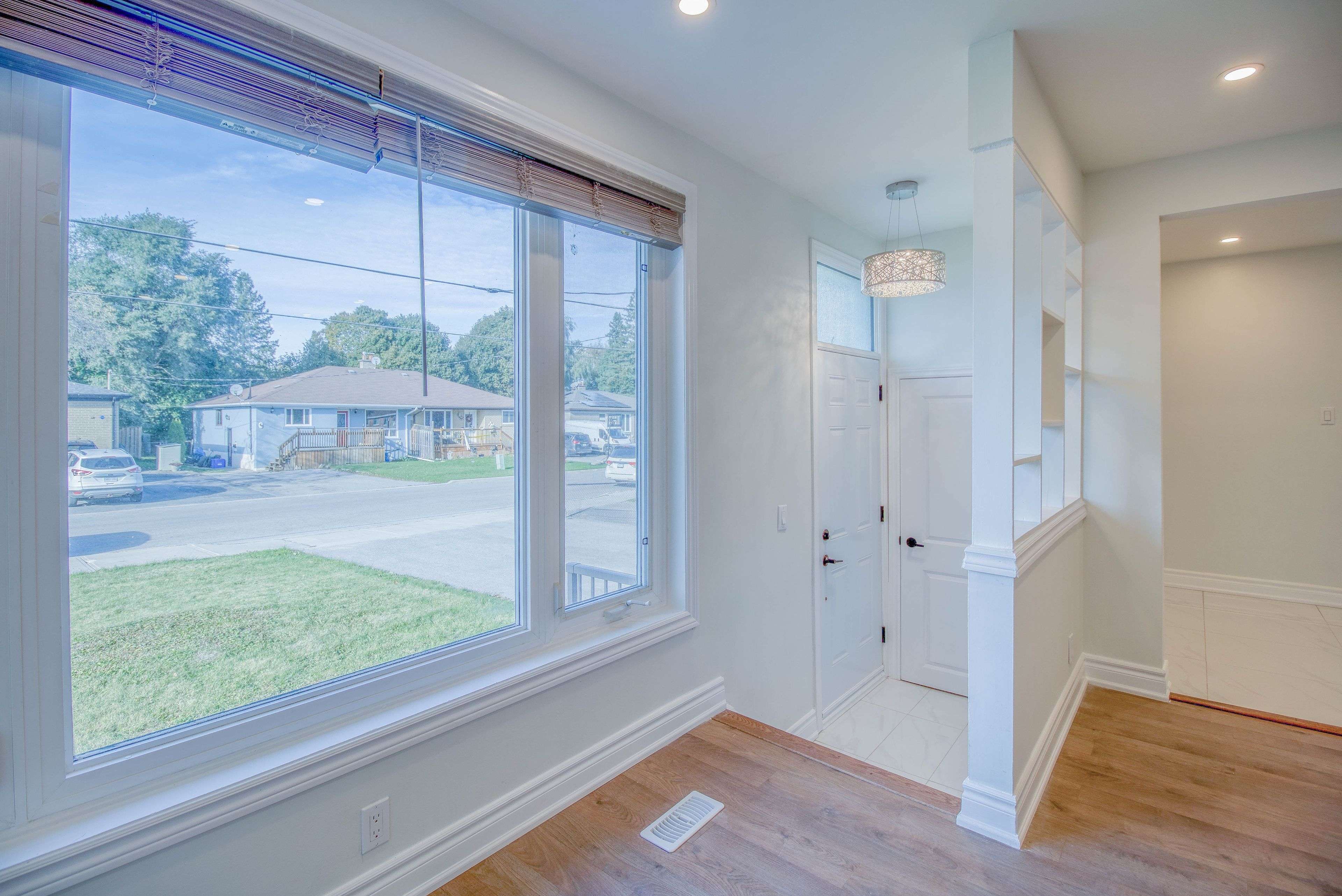 Aurora, ON L4G 2B4,65 Davis RD #Main floor