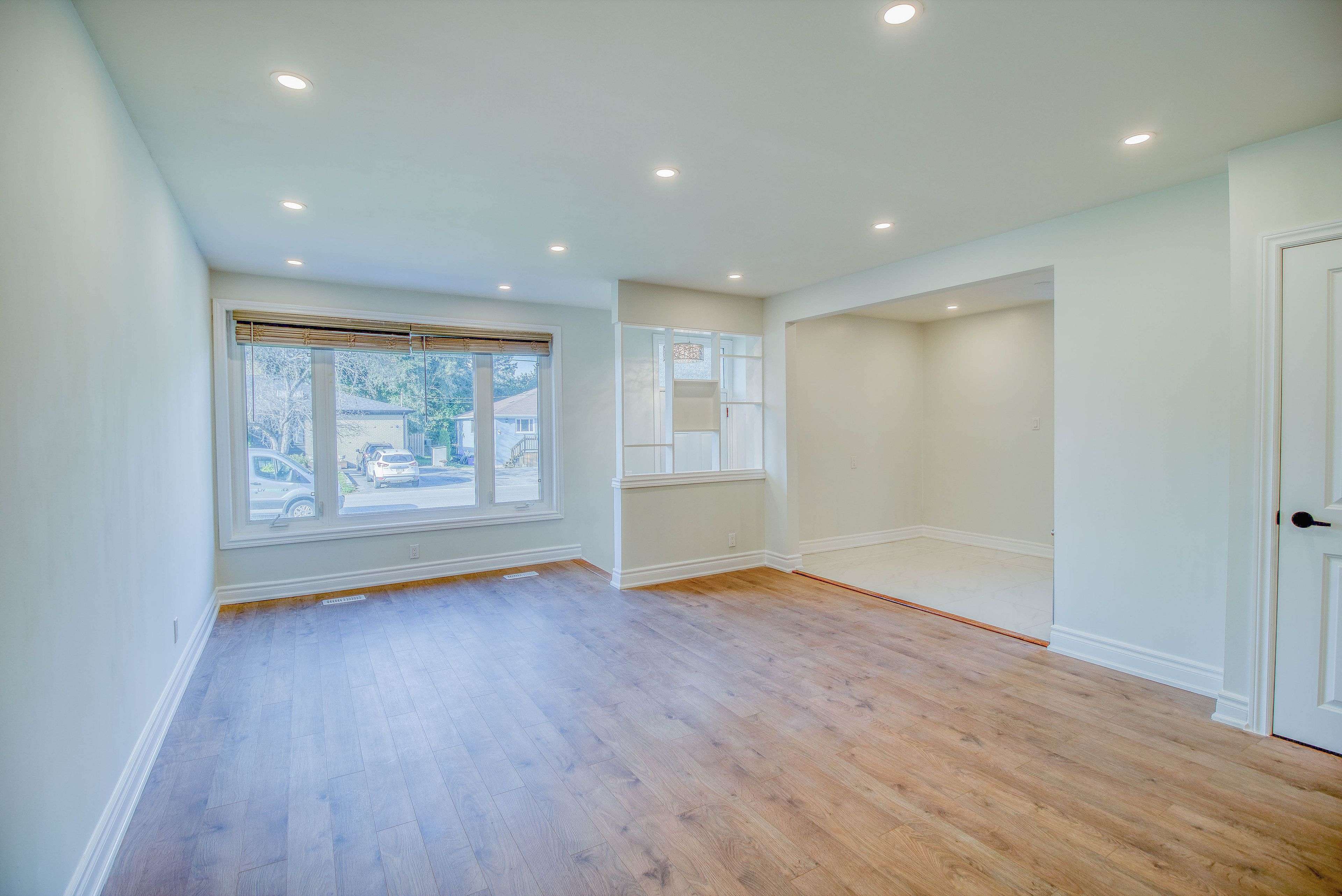 Aurora, ON L4G 2B4,65 Davis RD #Main floor