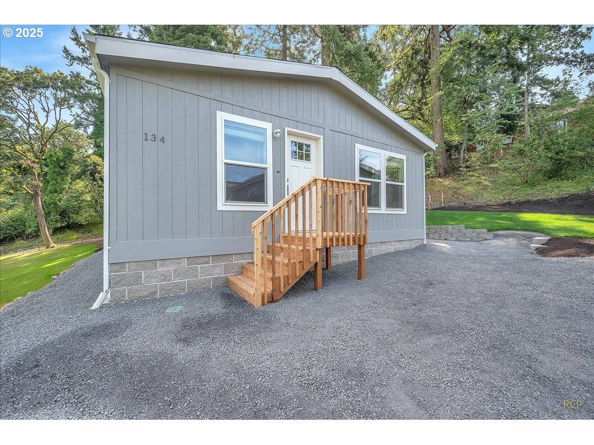 St Helens, OR 97051,134 S 6th ST