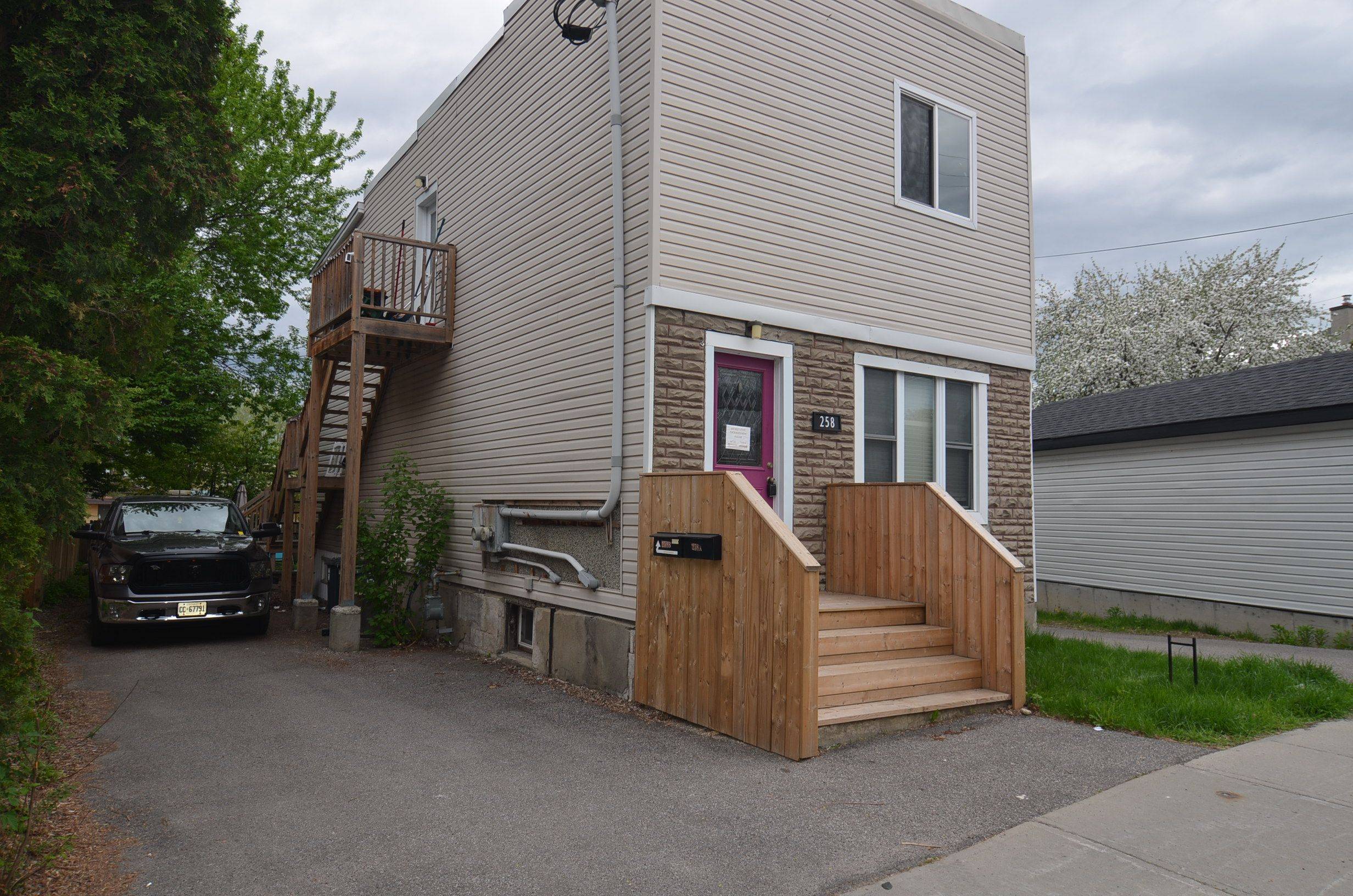 Vanier And Kingsview Park, ON K1L 6Z2,258 Granville ST N