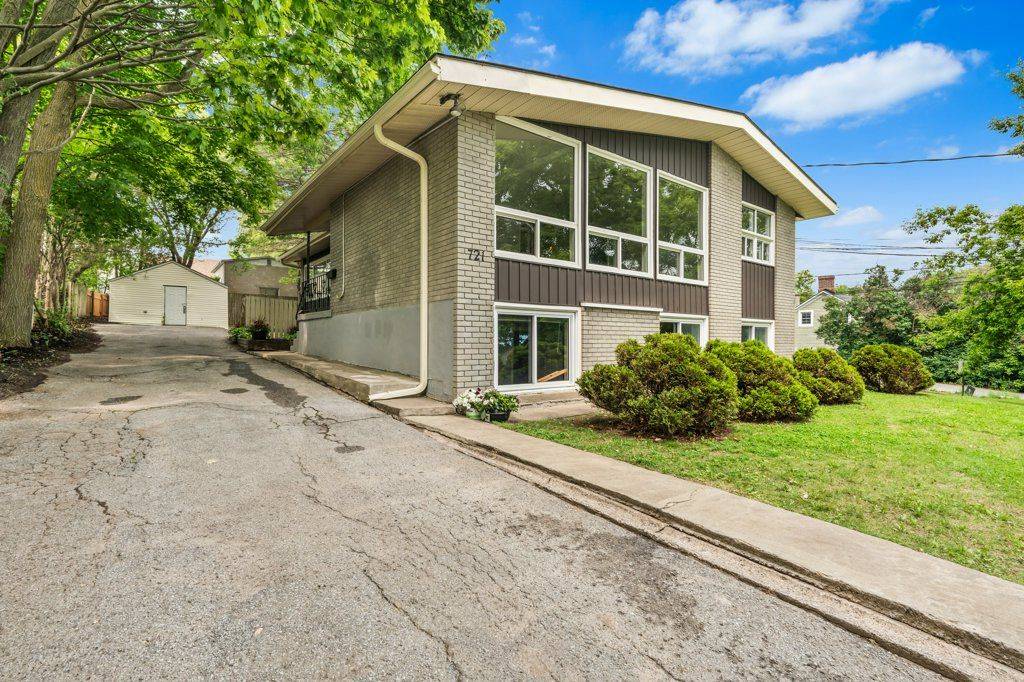 Kingston, ON K7M 2G3,721 King ST W