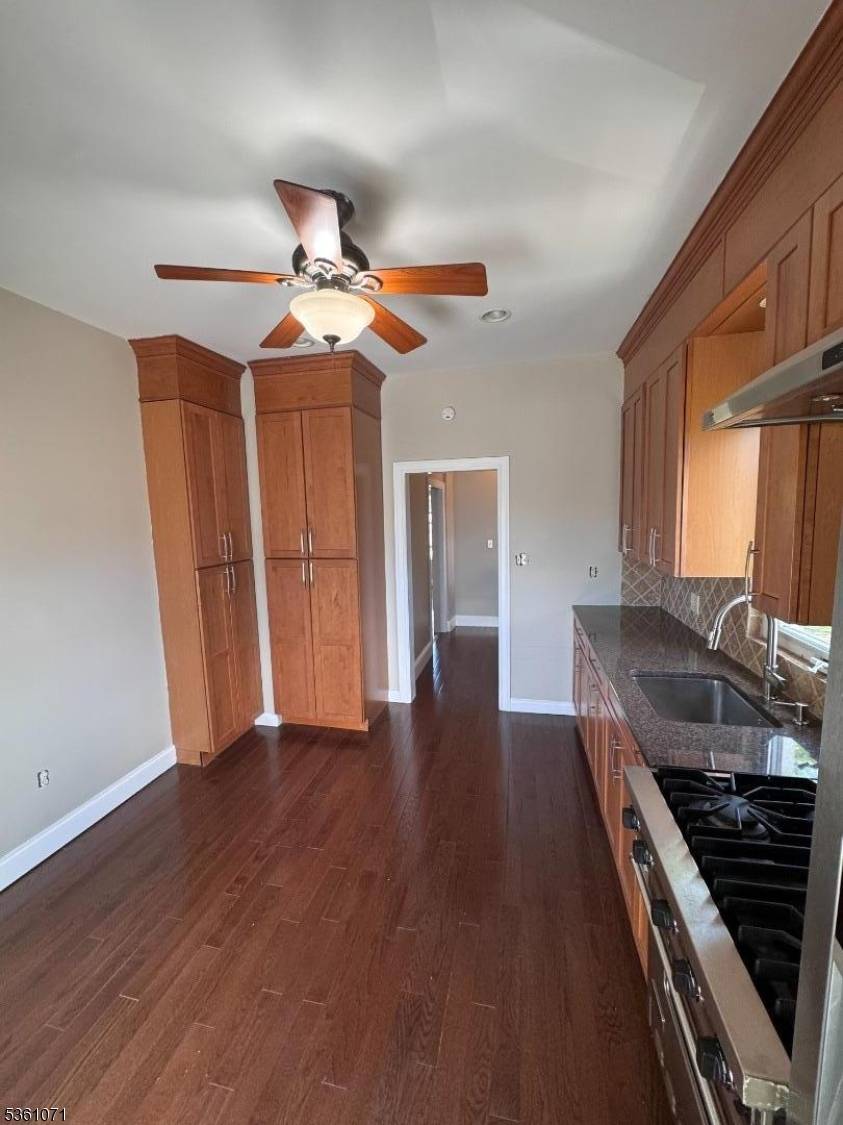 Carlstadt Boro, NJ 07072,549 1St St
