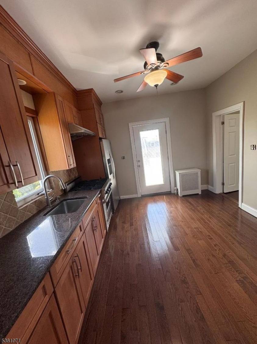 Carlstadt Boro, NJ 07072,549 1St St