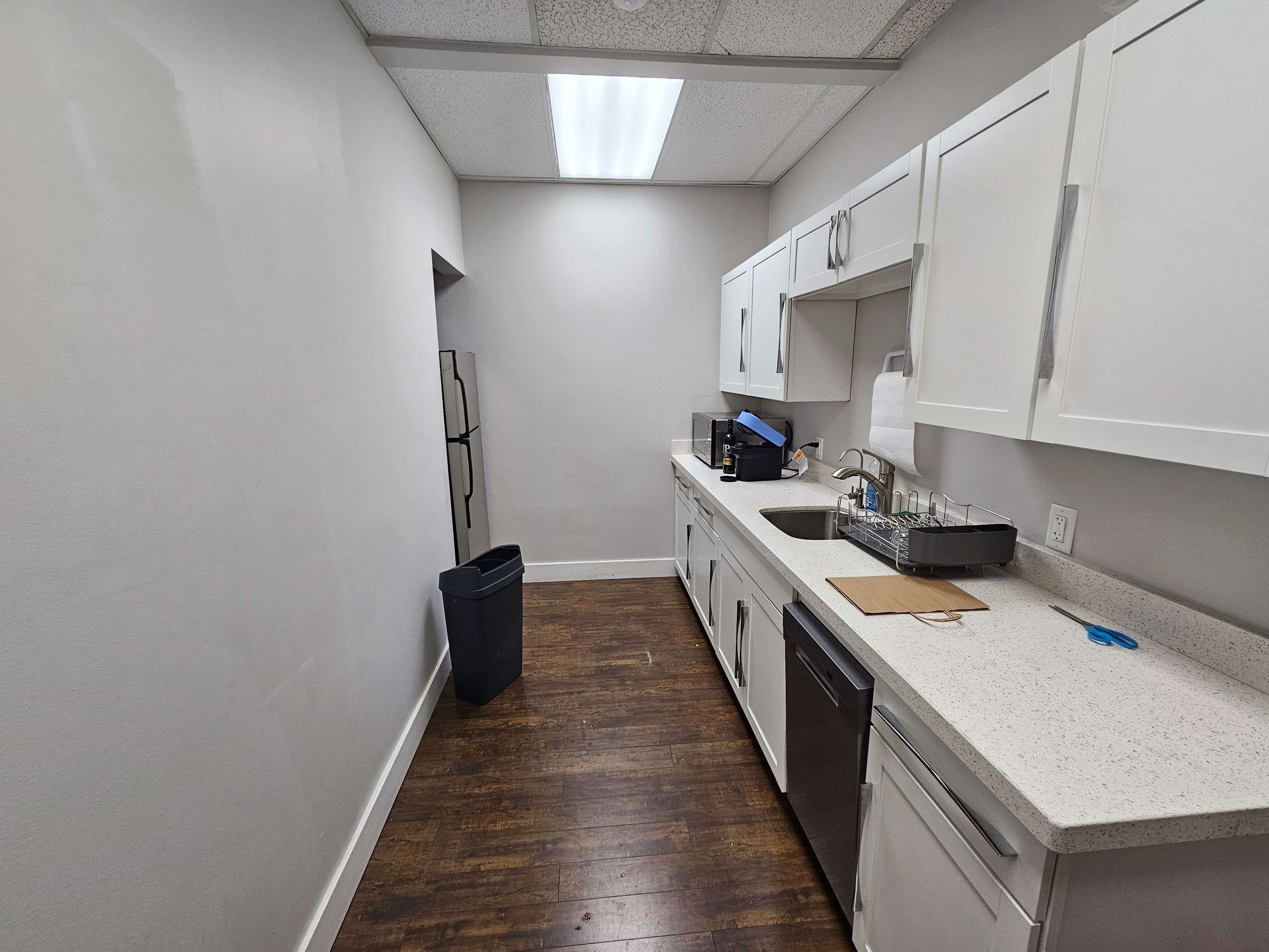 Toronto C06, ON M3H 4Y8,15 Hove ST #B
