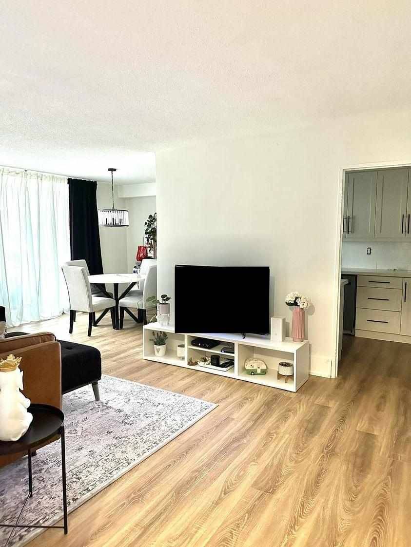 Toronto C15, ON M2J 4S5,177 Linus RD #1012