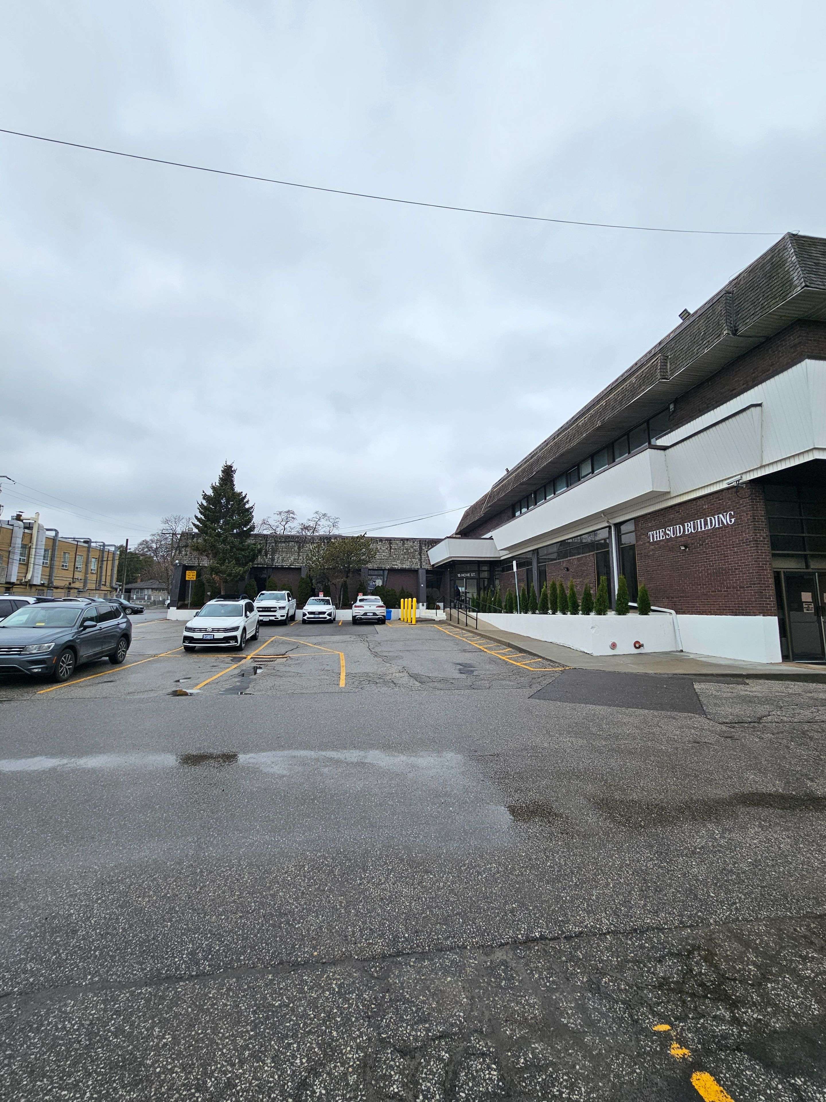 Toronto C06, ON M3H 4Y8,15 Hove ST #C