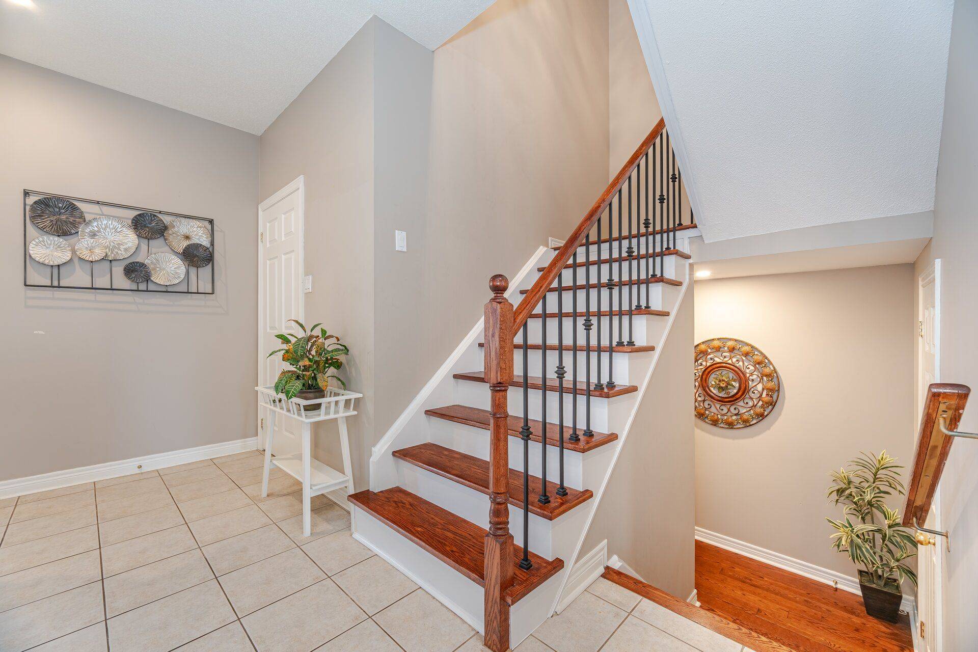 Pickering, ON L1X 0A1,477 Rougewalk DR