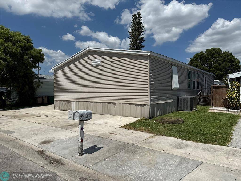 Davie, FL 33325,710 SW 134th Ave