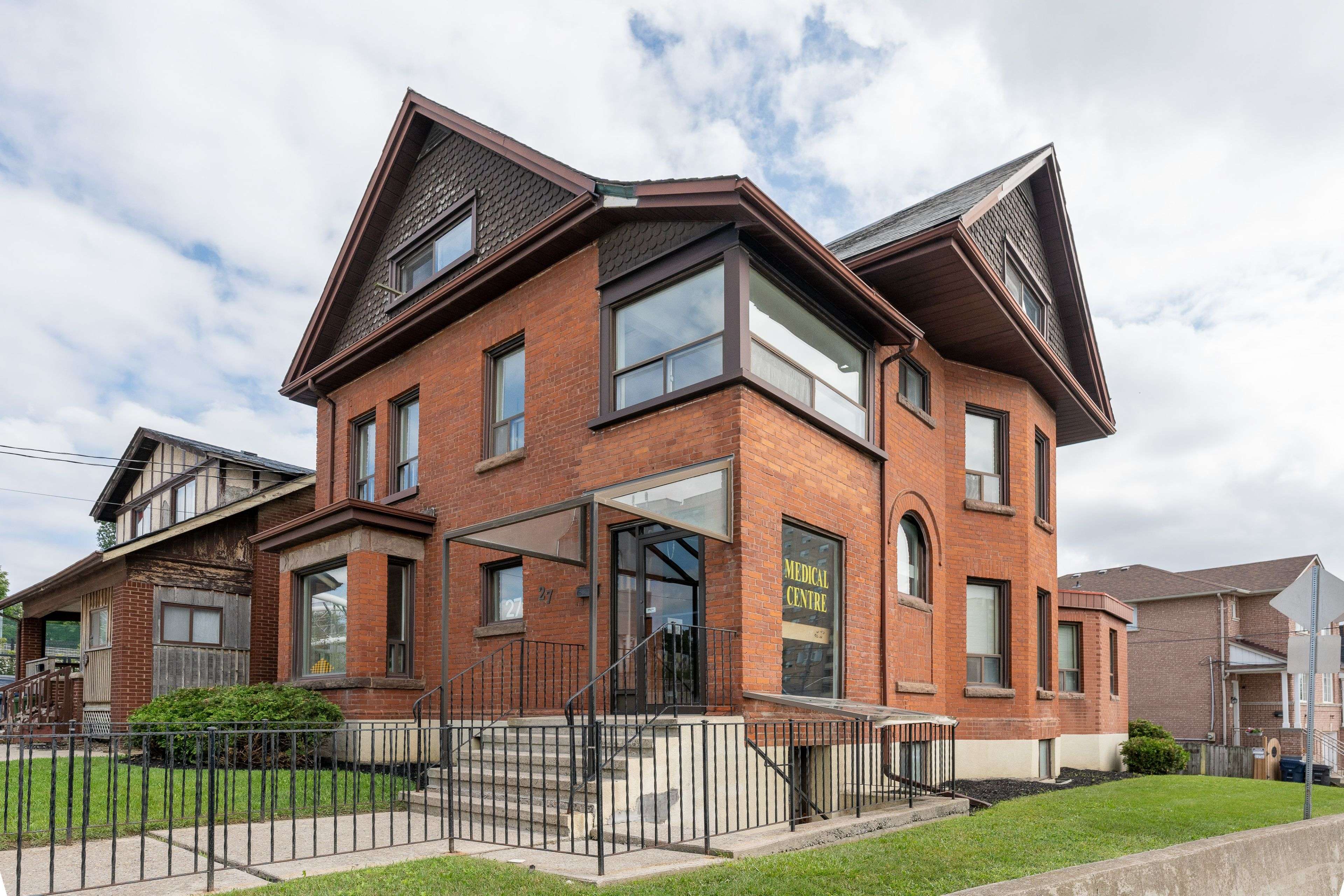 27 JOHN ST,  Toronto W04,  ON M9N 1J4