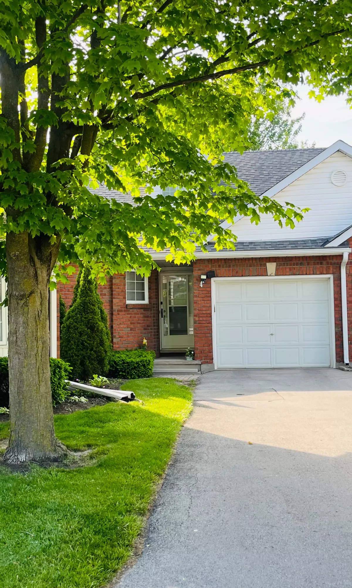 Niagara Falls, ON L2H 3C4,7370 Monastery DR #4