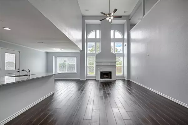 6703 Meadowcrest Drive, Arlington, TX 76002