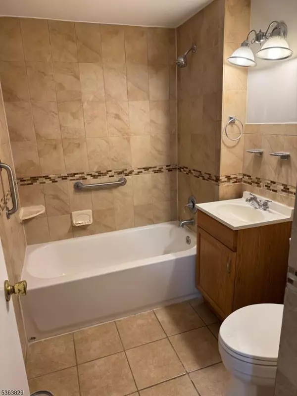 Paterson City, NJ 07513,1062 E 25Th St