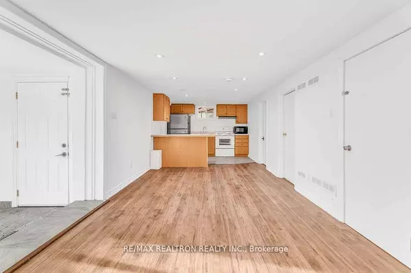 Aurora, ON L4G 3R2,89 Batson DR #Basement