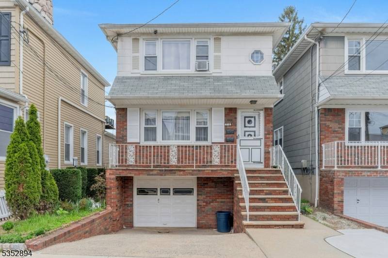 710 William St, Harrison Town, NJ 07029