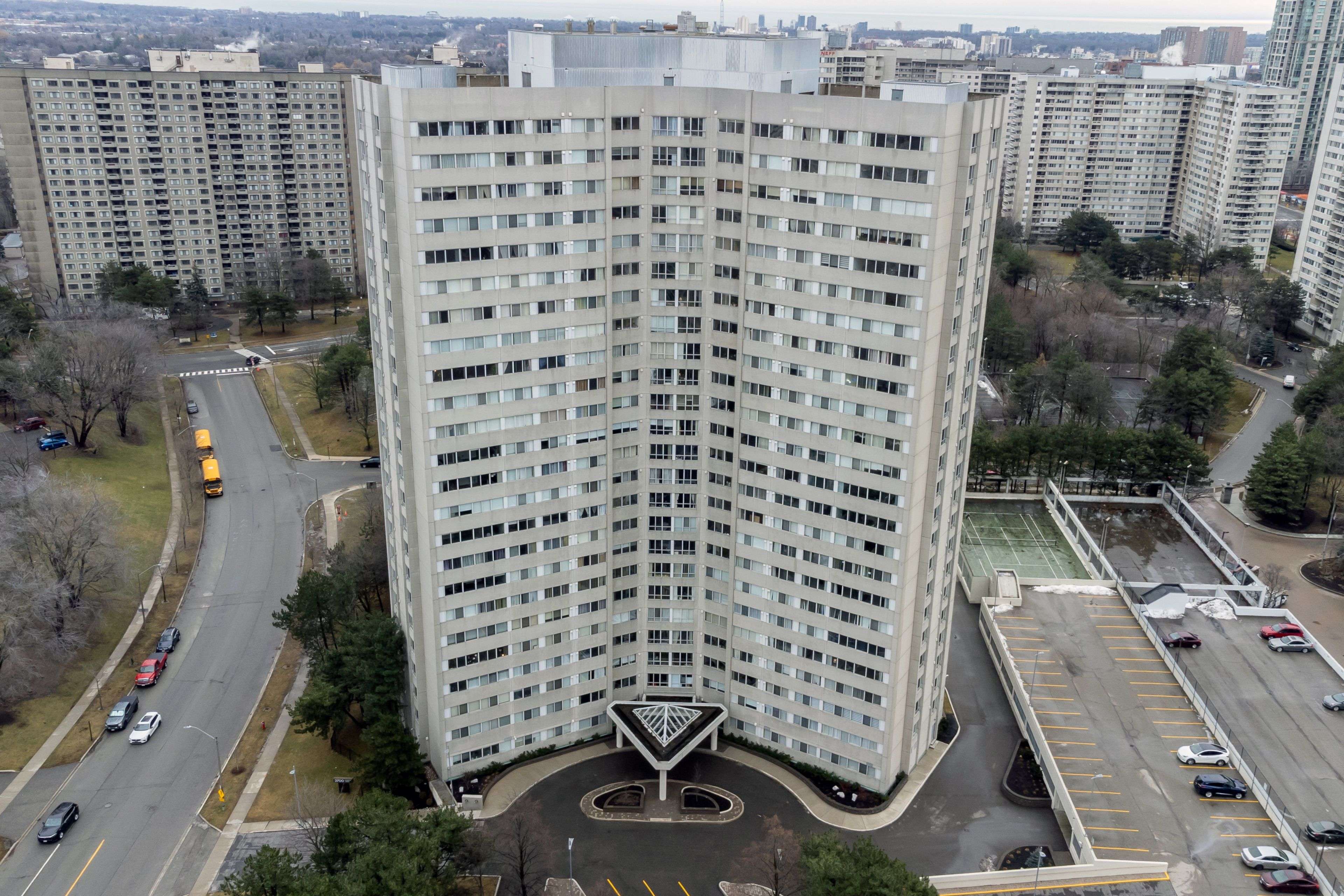 3700 Kaneff CRES #508, Mississauga, ON L5A 4B8