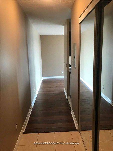 Toronto E09, ON M1P 4Y7,70 Town Centre CT #2709