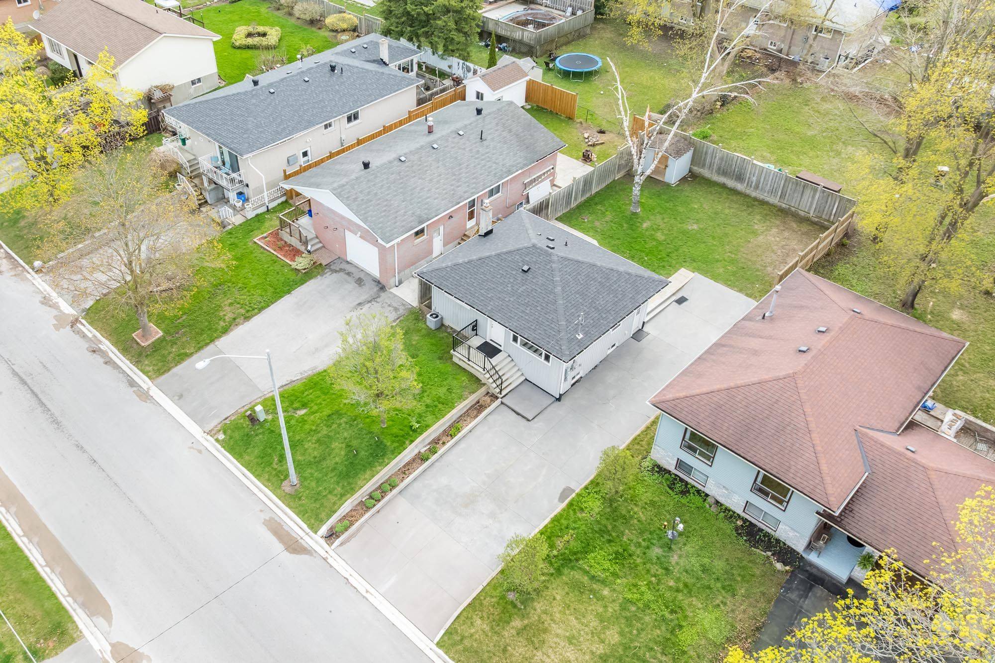 135 Gunn ST, Barrie, ON L4M 2H6
