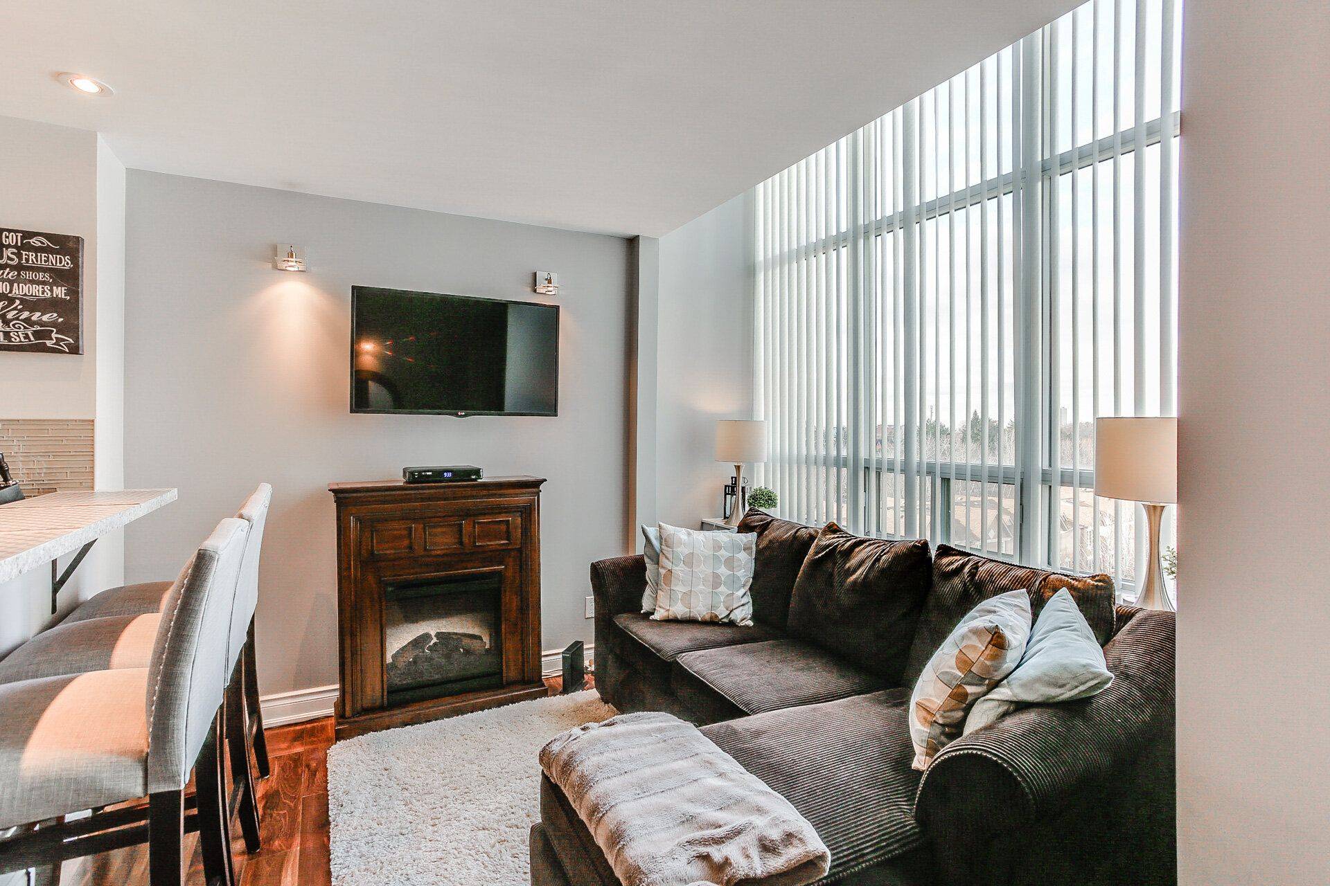 300 Manitoba ST #426, Toronto W06, ON M8Y 4G6