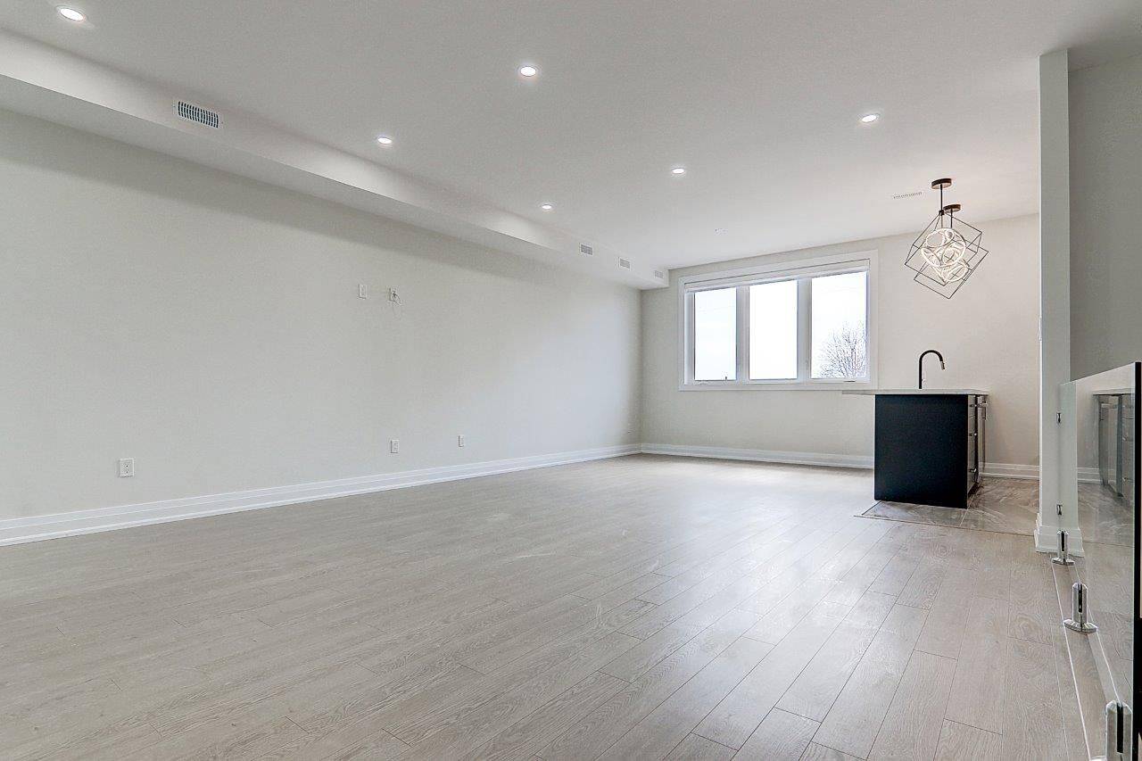 Toronto W04, ON M6E 2L8,82 Livingstone AVE #Upper