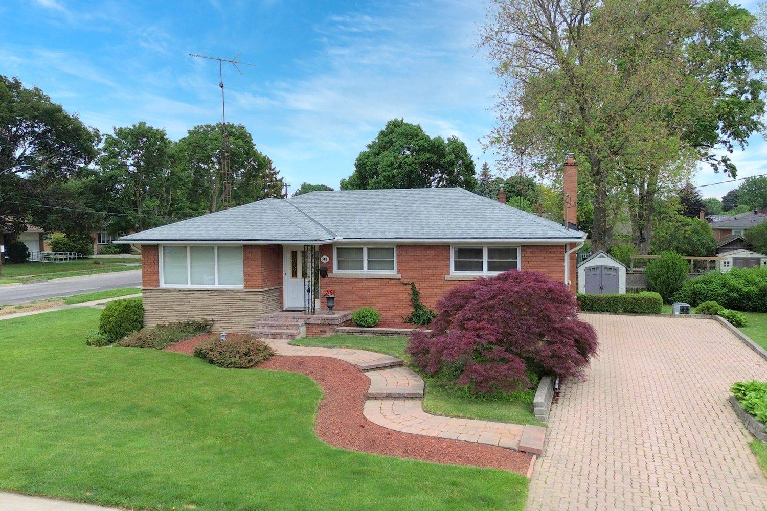 741 Ashley AVE, Burlington, ON L7R 2Z4