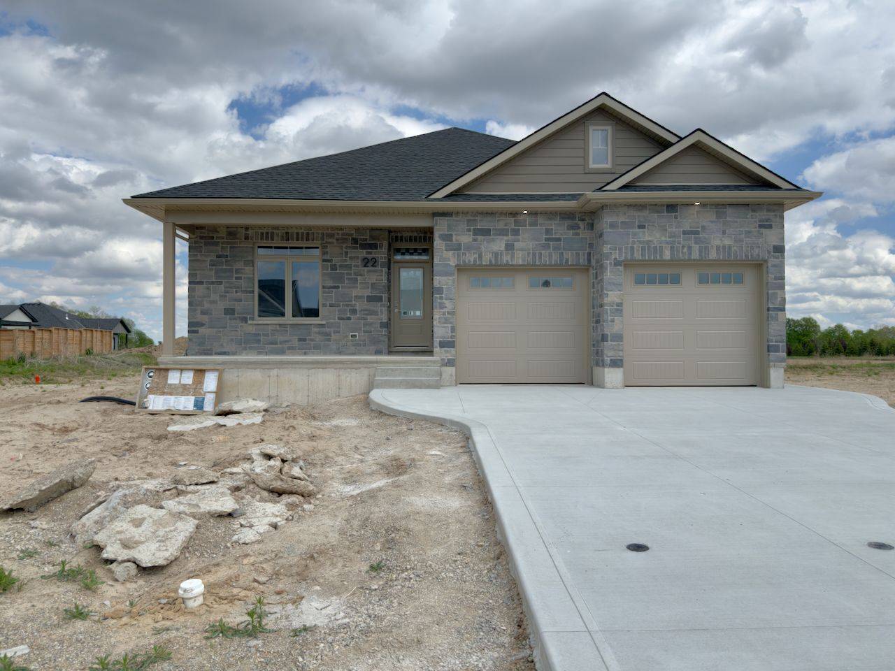 22 LOIS CT, Lambton Shores, ON N0M 1T0