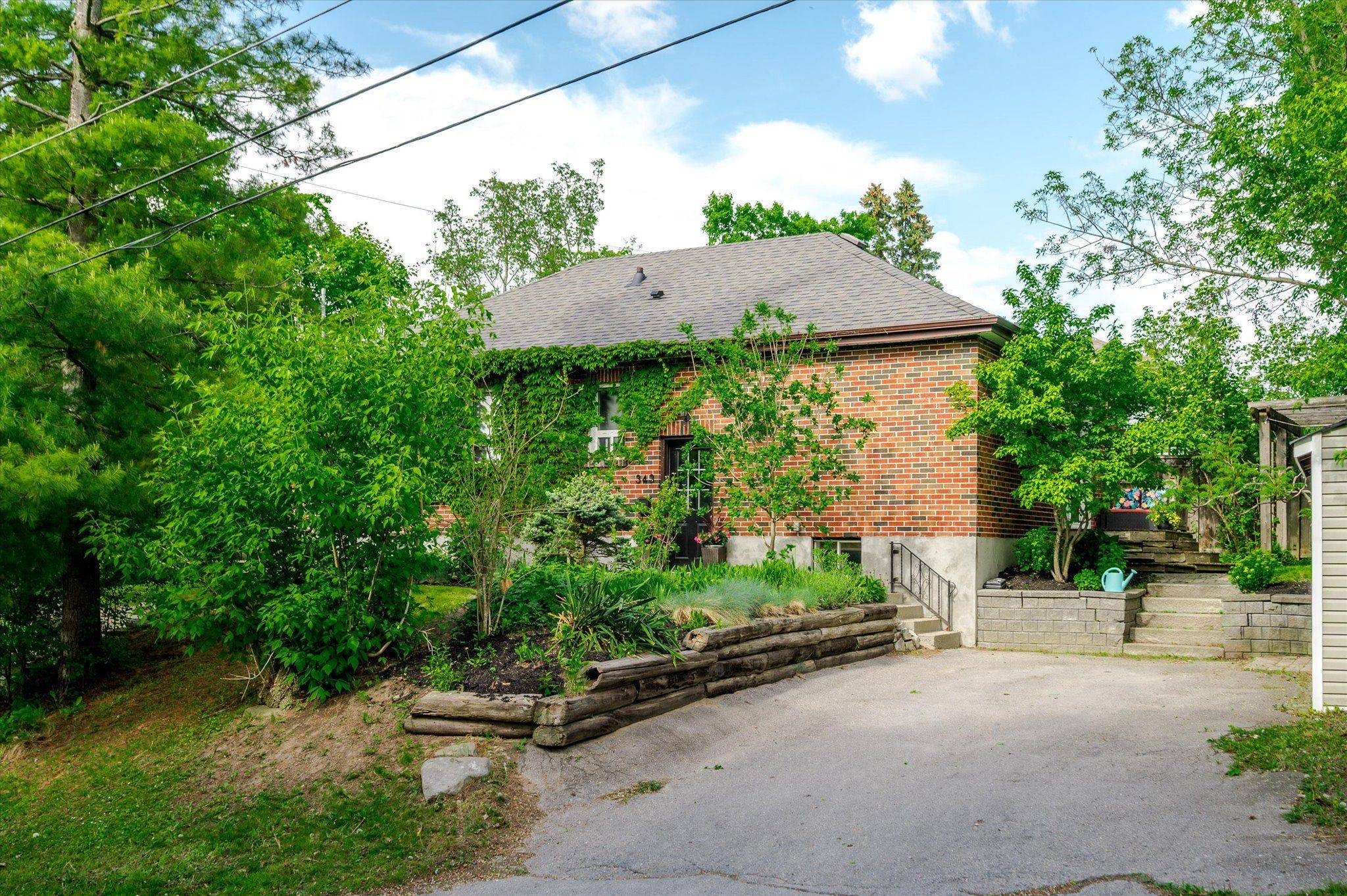 343 Euclid AVE, Peterborough, ON K9H 1M7