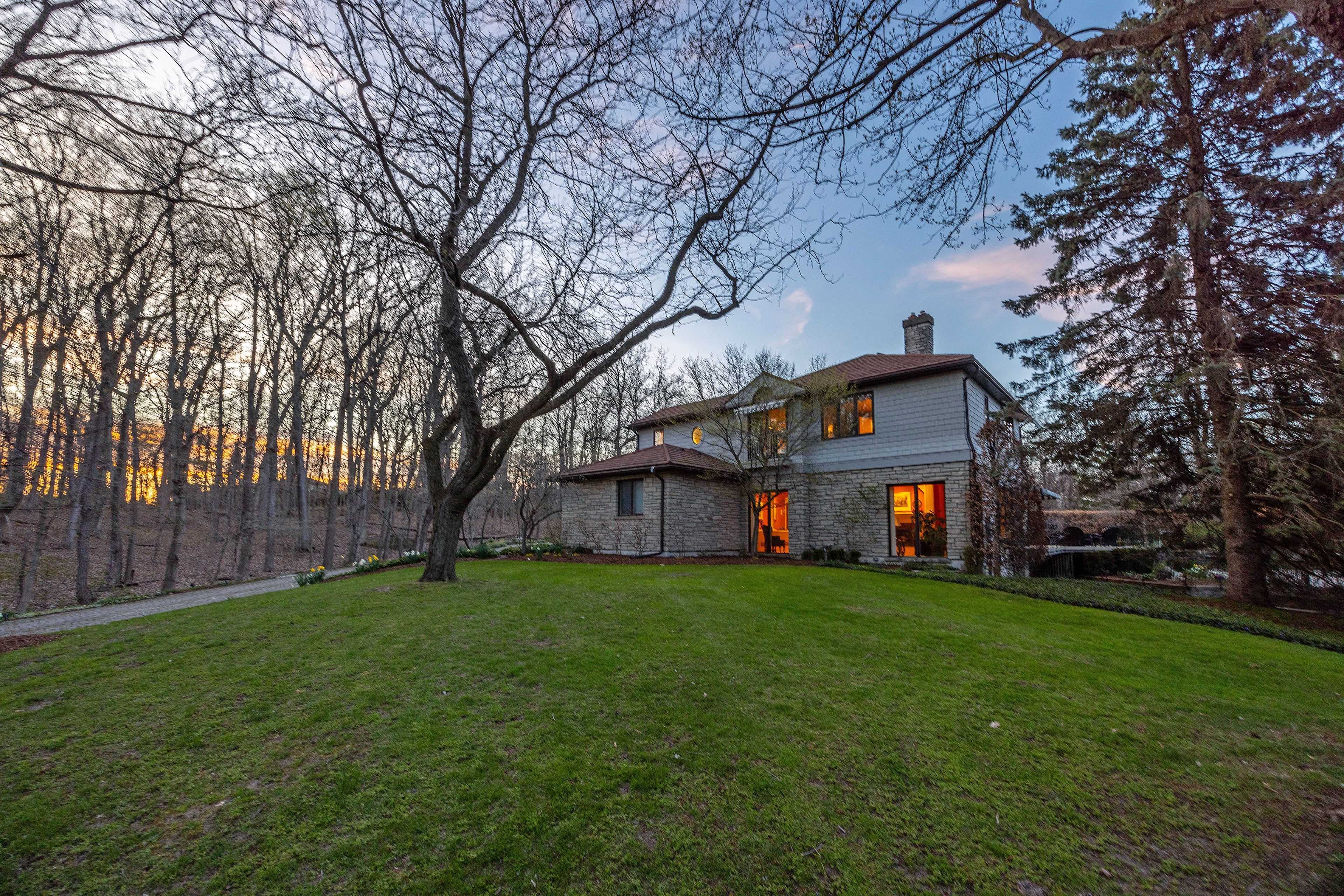 London South, ON N6K 3S6,3 Old Oak LN