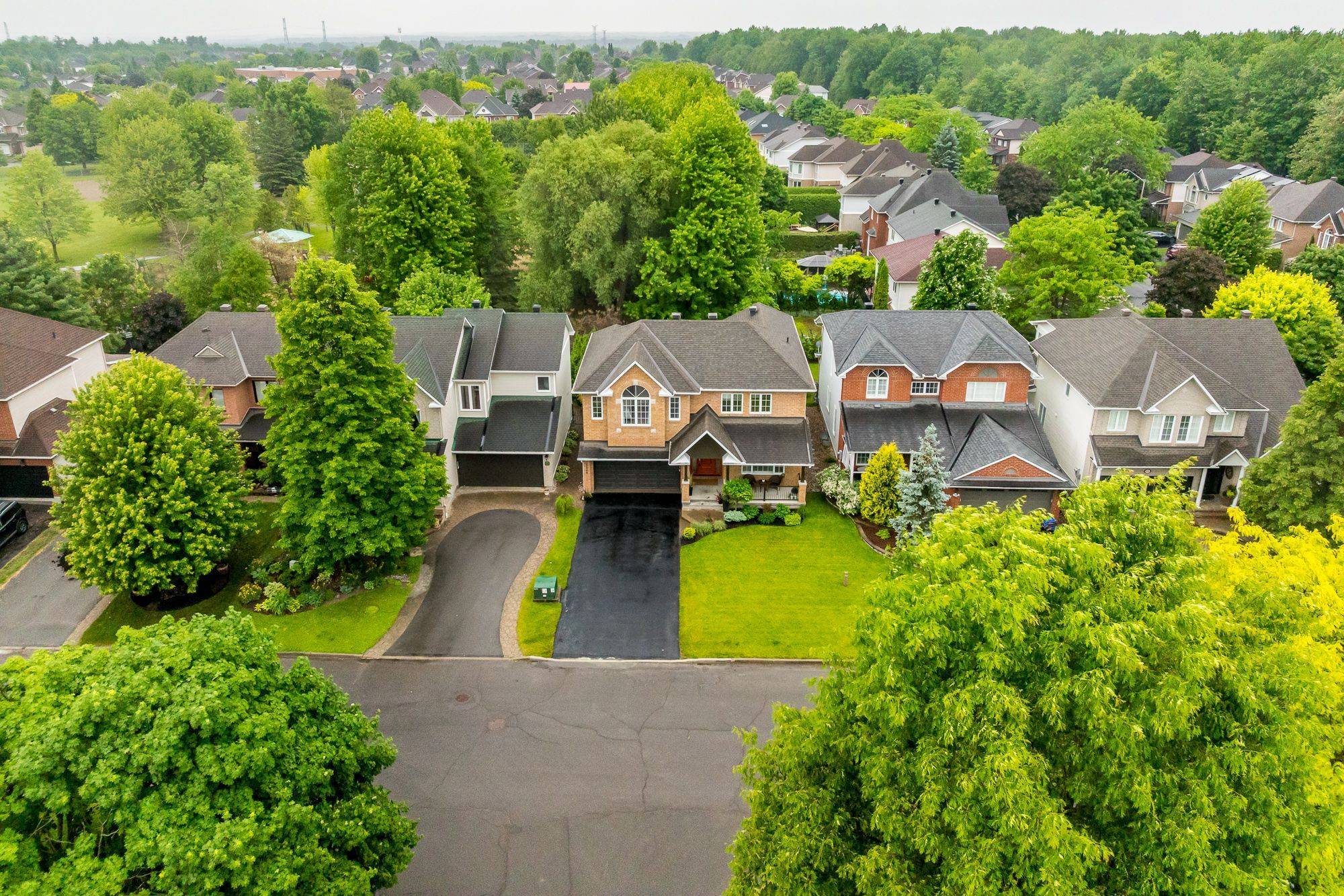 5845 Gladewoods PL, Orleans - Convent Glen And Area, ON K1W 1G6