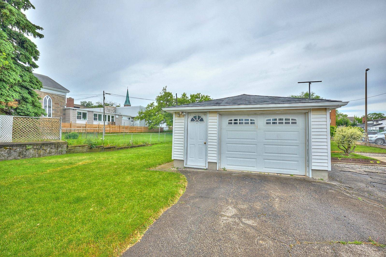 Thorold, ON L2V 3L1,9 Pine ST S