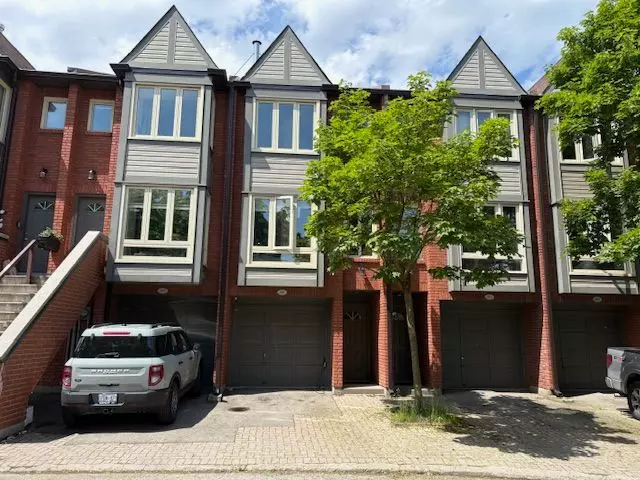 Burlington, ON L7S 2H7,895 Maple AVE #604